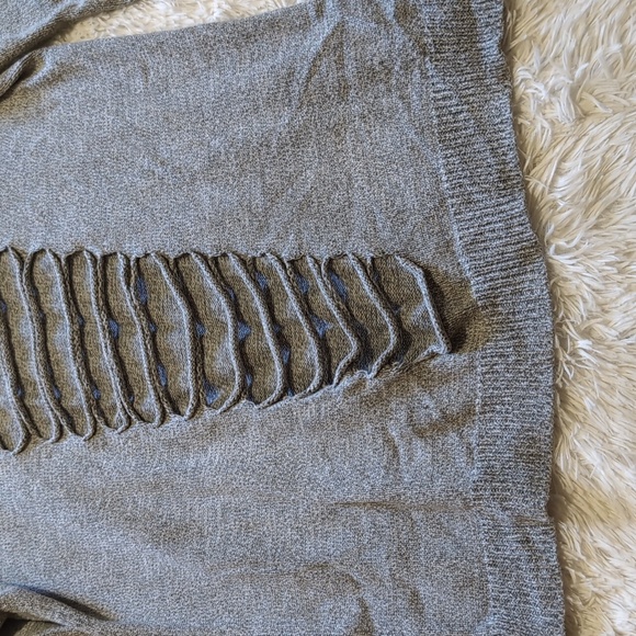 Express Grey Cutout Shredded Back Oversized Sweater Size Small - Picture 3 of 9